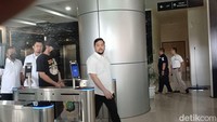 Dalam penangkapan Rio Reifan, polisi menemukan barnag bukti berupa sabu, pil ekstasi, dan obat keras. Foto: Febri/detikHOT
