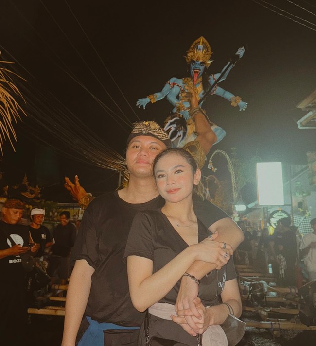 Selama ini Mahalini dan Rizky Febian memang kerap memamerkan kemesraan mereka ke media sosial. Keduanya pun selalu terlihat kompak. Foto: Instagram/@mahaliniraharja/@rizkyfbian