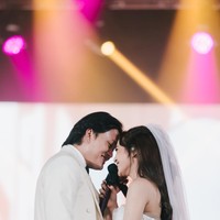 Sama-sama menjadi seorang penyanyi, Mahalini dan Rizky Febian juga kerap berduet bersama sambil memamerkan kemesraan mereka, seperti dalam foto yang satu ini. Foto: Instagram/@mahaliniraharja/@rizkyfbian