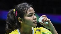 Sebelumnya Pebulutangkis tunggal putri Indonesia Komang Ayu Cahya Dewi juga menang atas pebulutangkis tunggal putri Uganda Gladys Mbabazi. 
