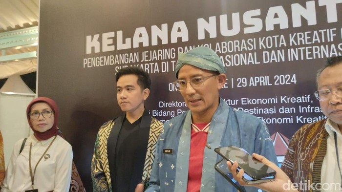 Menparekraf Sandiaga Uno dan Wali Kota Solo Gibran Rakabuming Raka di Solo, Senin (29/4/2024)