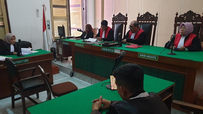 Sidang tuntutan Ratu Narkoba asal Bireuen di PN Medan. (Goklas Wisely/detikSumut)