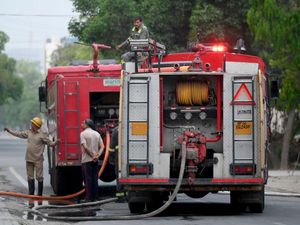 Pilu 15 Orang Tewas dalam Kebakaran Hotel di India