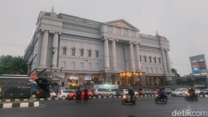 Sleman City Hall di Sleman, Yogyakarta mempunyai beragam wahana bermain anak-anak.