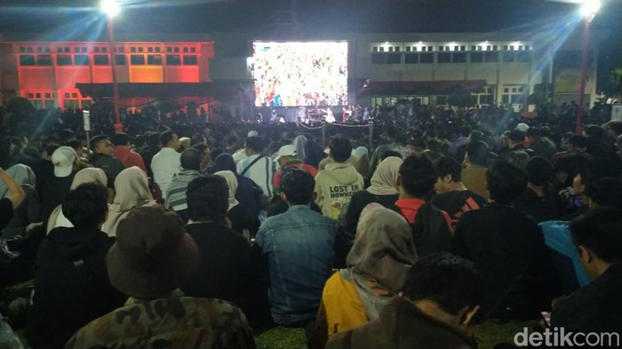 Suasana nobar Timnas Indonesia U-23 vs Uzbekistan U-23 di Tasikmalaya