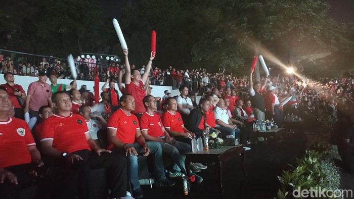 Kepala Polisi Daerah Metro Jakarta Raya Ramaikan Nobar Timnas U-23 di Lapangan Banteng, Jakarta Pusat