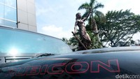 Saat ini mobil tersebut diparkir di sisi sebelah kanan gedung kejaksaan.   