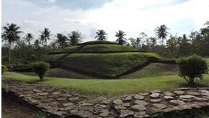 Taman Purbakala Pugung Raharjo