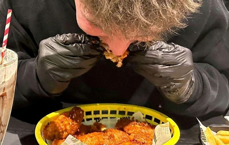 Tantangan Makan Chicken Wings Super Pedas Ini Bisa Bikin Peserta Tewas