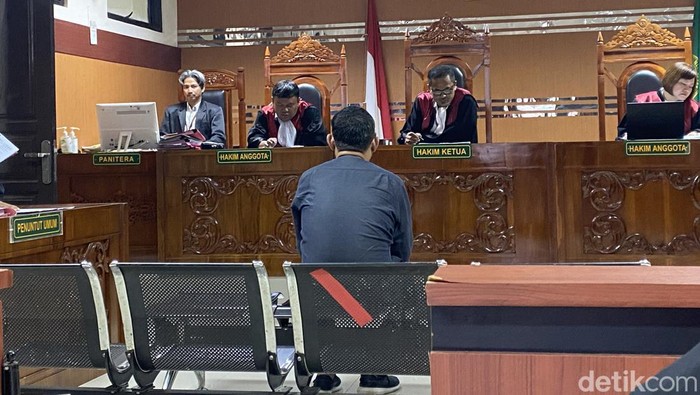 Tipu Korban Rp220 Juta, Eks Anggota DPRD Kota Sukabumi Dituntut 4 Tahun Penjara