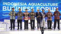 Deputi Bidang Koordinasi Sumber Daya Maritim Firman Hidayat, Direktur Kelautan dan Produk Perikanan Budi Sulistyo, Direktur Aquakulture dan Penangkapan Ikan Haeru Rahayu, Presiden Direktur PT Suri Tani Pemuka Ardi Budiono, Direktur Pengembangan Bisnis dan Kontrol ID Food, Advisor HIPILINDO Effendy Wong menyampaikan dan dari perwakilan Sea6 Energi Agus S Wiguna menyampaikan diskusi saat acara Indonesia Aquaculture Business Forum, Hotel, Rafles, Jakarta, Senin (29/4/2024).   