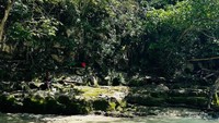 Tidak terlewatkan berenang kecil di Air Terjun Tanggedu sangat menyegarkan dan sangat menyenangkan.