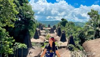 Kain motif kuda adalah simbol harga diri bagi masyarakat Sumba.