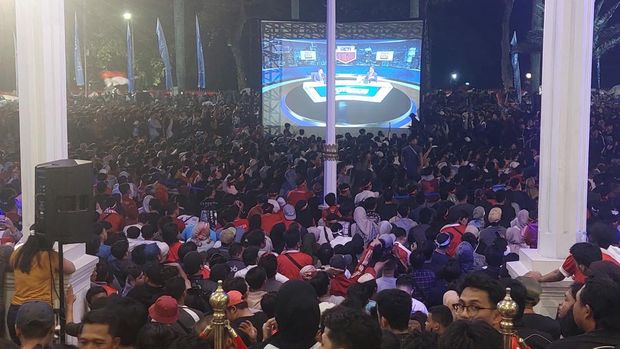 Warga Nobar Padati Halaman Balai Kota Bogor (Muchamad Sholihin-detikcom)