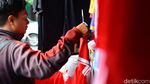 Potret Warga Surabaya Berburu Jersei Indonesia Jelang Nobar Timnas U-23