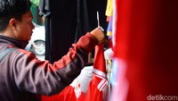 Sedangkan jersei anak-anak mulai harga Rp 50-60 ribu.
