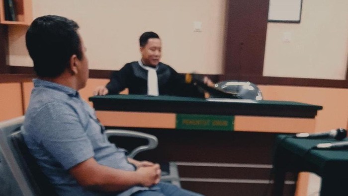 Wasekjen PBHMI periode 2022-2024 Akbar Idris menjalani sidang pencemaran nama baik Bupati Bulukumba Andi Muchtar Ali Yusuf.