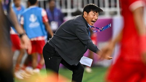 Shin Tae Yong the Head Coach of Indonesia reacting during the AFC U23 Asian Cup Qatar 2024 Semi Final match between Indonesia and Uzbekistan at Abdullah Bin Khalifa Stadium in Doha, Qatar, on April 29, 2024. 



 (Photo by Noushad Thekkayil/NurPhoto via Getty Images)