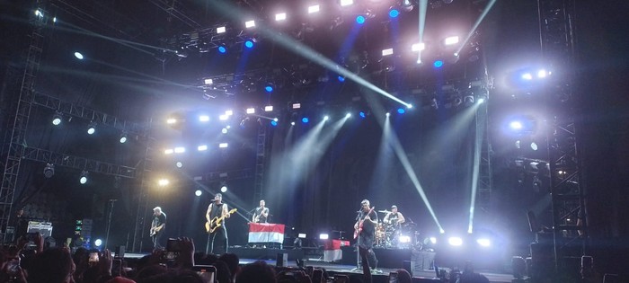 All Time Low Konser All Time Low di Tennis Indoor Senayan, Jakarta.