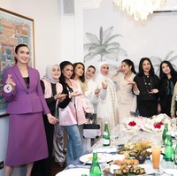 Acara tersebut juga diisi dengan makan-makan bersama. Terdiri dari wanita-wanita yang dikenal bergelimang harta, acara tersebut tampak mewah dan eksklusif. Foto: Instagram/@annisayudhoyono
