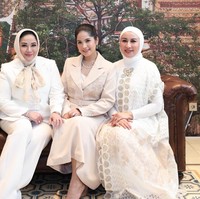 Tak sedikit yang memuji penampilan Annisa saat kumpul bareng geng sosialitanya tersebut. cantik banget kk, komentar salah seorang netizen. Masyaallahhh auranya cantik bgt, tambah netizen lain. Foto: Instagram/@annisayudhoyono