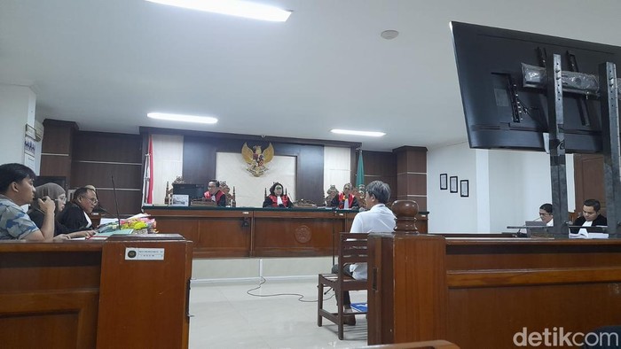 Auditor BPKP diperiksa sebagai saksi ahli dalam sidang kasus dugaan korupsi eks Pimca Bulog Parepare di PN Makassar. Andi Audia Faiza Nazli Irfan/detikSulsel