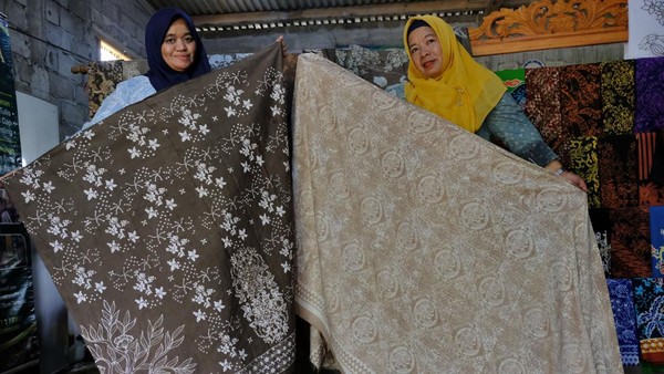 Pernah Lihat Kopi dan Teh Jadi Pewarna Batik?