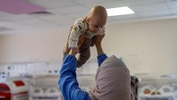 Bayi Prematur Ini Terpisah dari Ibunya Gegara Israel