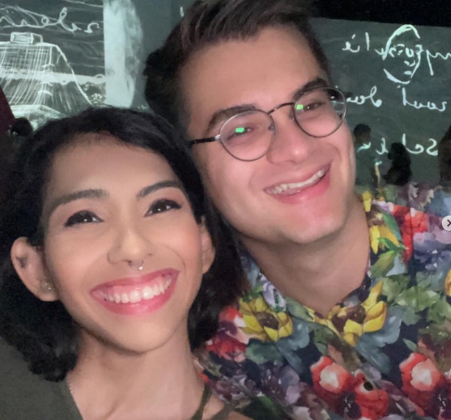 Tidak melulu foto bertiga, Carmen dan Daniel pun sering mengabadikan foto berdua mereka. Foto: Instagram