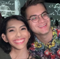 Tidak melulu foto bertiga, Carmen dan Daniel pun sering mengabadikan foto berdua mereka. Foto: Instagram