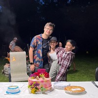 Kembar siam Carmen Andrade dan Lupita Andrade mendapat atensi karena kerap memperlihatkan kehidupan sehari-hari mereka sebagai saudari kembar satu badan dua kepala. Tidak terkecuali kehidupan cintanya. Foto: Instagram