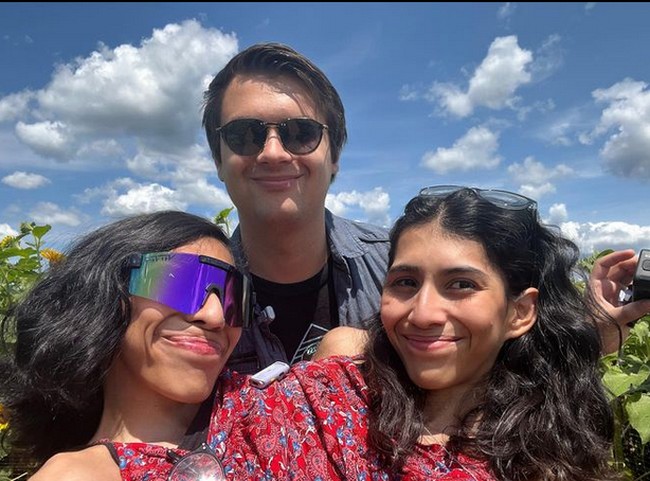 Wanita asal Connecticut itu mengaku bahwa saudarinya, Lupita berhati besar menerima ikut saat dirinya pacaran dengan Daniel. Lupita dan Daniel pun berteman baik. Foto: Instagram