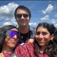 Wanita asal Connecticut itu mengaku bahwa saudarinya, Lupita berhati besar menerima ikut saat dirinya pacaran dengan Daniel. Lupita dan Daniel pun berteman baik. Foto: Instagram