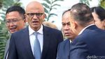 CEO Microsoft Tinggalkan Istana Usai Bertemu Jokowi Bahas Investasi AI