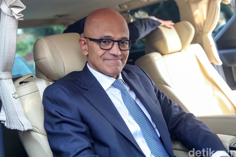 CEO Microsoft Satya Nadella dan Presiden Jokowi telah melakukan pertemuan di Istana Presiden, Jakarta, Selasa (30/4/2024). Pertemuan membahas rencana investasi Microsoft di bidang AI di Indonesia.