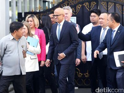 CEO Microsoft Tinggalkan Istana Usai Bertemu Jokowi Bahas Investasi AI
