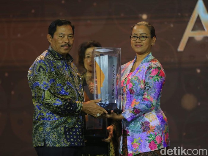 GKR Mangkubumi saat menerima Anugerah Adiluhung detikjateng-jogja Awards 2024 bagi sang kakek, Sultan HB IX, Selasa (30/4/2024).