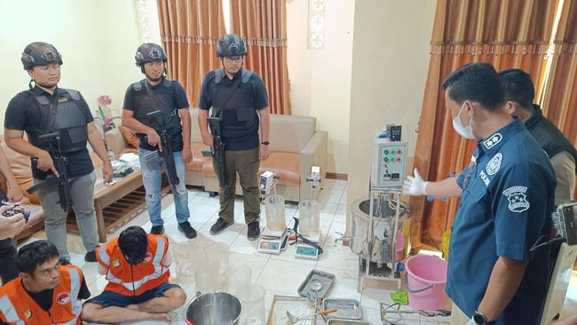 5 Tersangka dalam Kasus Home Industry Narkoba Sinte di Sentul