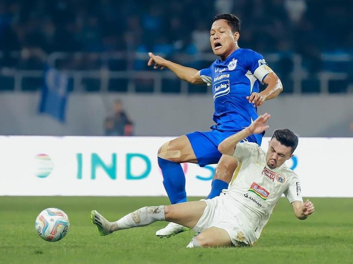 Duel PSIS vs Persija pada pertemuan pertama Liga 1 2023/2024. Diunggah Selasa (30/4/2024).