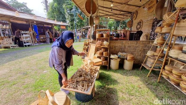 Suasana Festival Klangenan di Pasar Seni Gabusan, Sewon, Bantul, Selasa (30/4/2024).