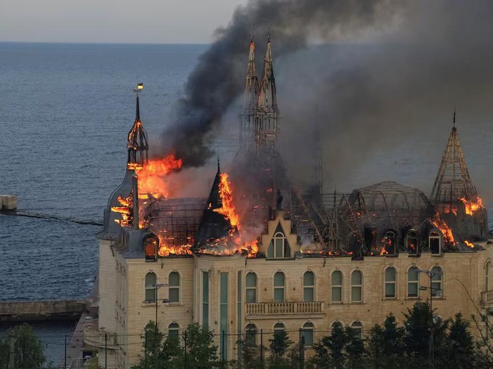 An educational institution building burns after a Russian missile strike, amid Russias attack on Ukraine, in Odesa, Ukraine April 29, 2024. REUTERS/Sergey Smolentsev Purchase Licensing Rights
