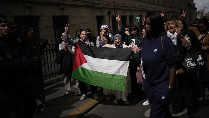 Students demonstrate outside La Sorbonne university with a huge Palestinian flag, Monday, April 29, 2024 in Paris. About 100 Pro-Palestinian students demonstrate near the Sorbonne university in Paris. The demonstration came on the heels of protests last week at another Paris-region school, Sciences Po. (AP Photo/Christophe Ena)