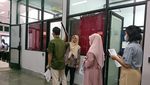 Potret UTBK SNBT 2024 di UGM Hari Pertama, Ada Orang Tua Ikut Menunggu
