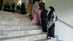 Potret UTBK SNBT 2024 di UGM Hari Pertama, Ada Orang Tua Ikut Menunggu