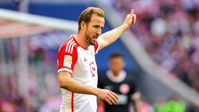 MUNICH, GERMANY - APRIL 27: Harry Kane of FC Bayern München gestures during the Bundesliga match between FC Bayern München and Eintracht Frankfurt at Allianz Arena on April 27, 2024 in Munich, Germany.(Photo by Marcel Engelbrecht - firo sportphoto/Getty Images)