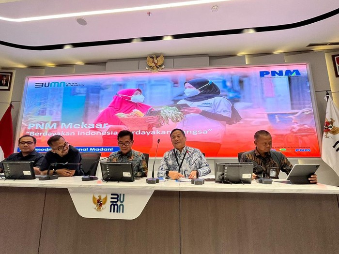 Holding Ultra Mikro (UMi) memastikan tidak akan menaikan suku bunga kredit bagi pelaku usaha mikro dan ultra mikro BRI, PT Pegadaian, PT Pemodalan Nasional Madani (PNM).