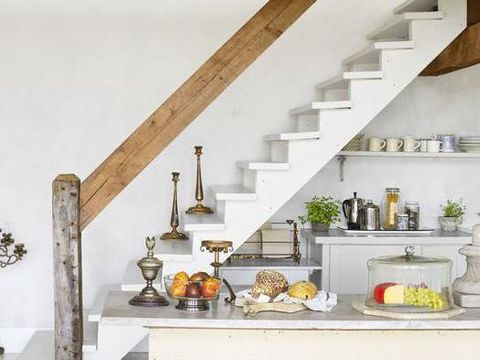 Inspirasi warna-tangga yang sesuai dengan railing kayu,