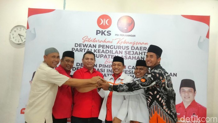Ketua PKS – PDI P Asahan usai menggelar pertemuan. (Perdana Ramadhan / detikSumut)