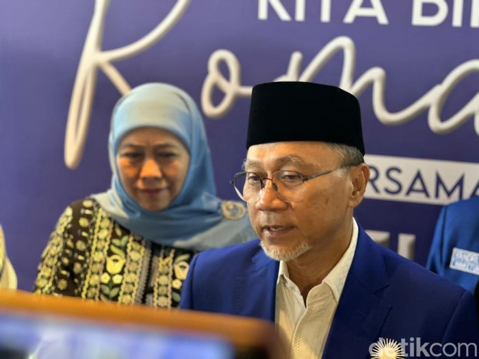 Ketum PAN Zulkifli Hasan di Surabaya