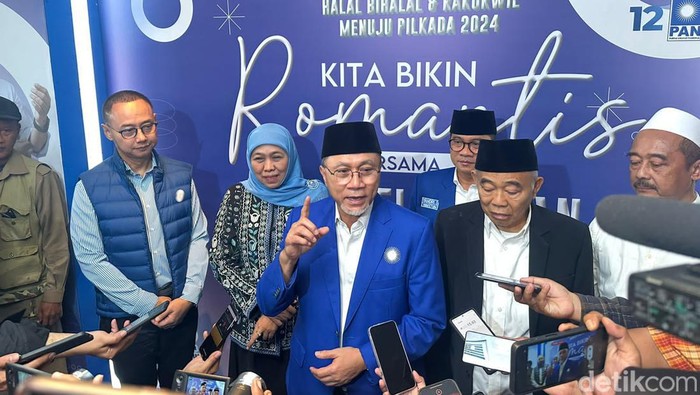Ketum PAN Zulkifli Hasan di Surabaya